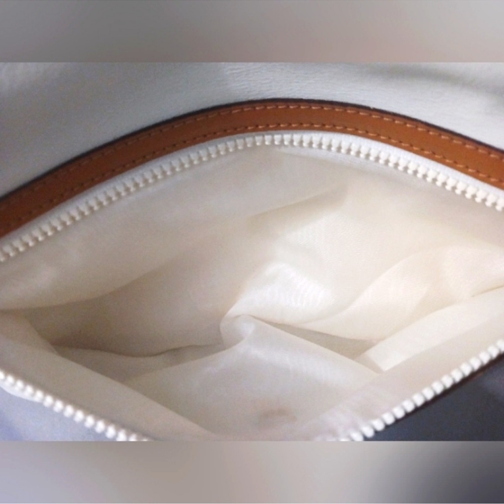 Celine Paris Vintage Leather Triomphe Clutch with Gold Chain EUC - Picture 14 of 17